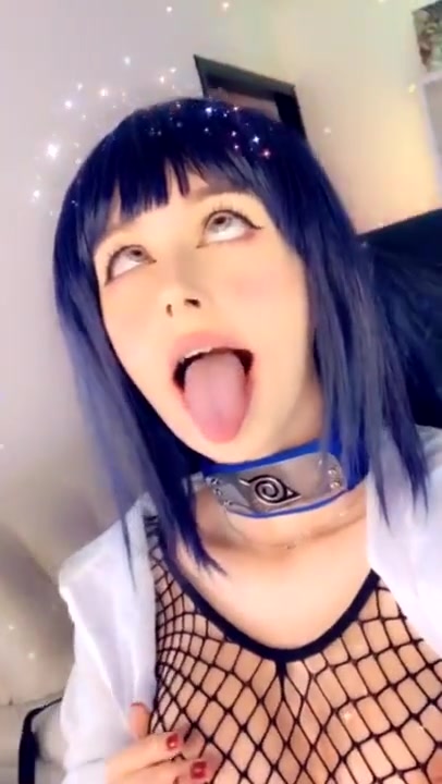 Порно видео ролик: Спасаясь от коронавируса грудастая стерва сношается с мужичком на улице