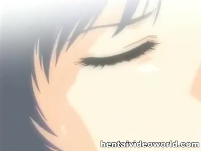 Порно видео ролик: Лысый здоровый парень хорошо чпокает в пизденку стройную стонущую латинку