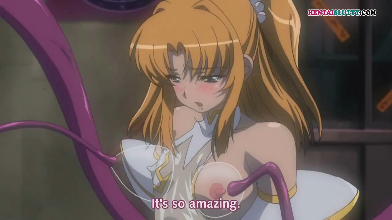 Порно видео ролик: Сисястая блондиночка радует любовника минетом и раздвигает ноги в стороны