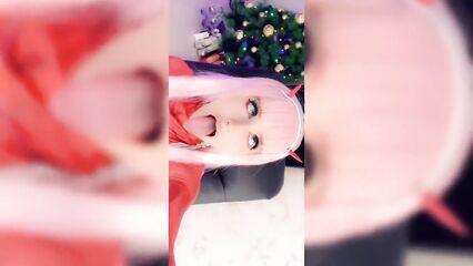 Зрелая блондиночка в ванной трахается со своим молоденьким партнером